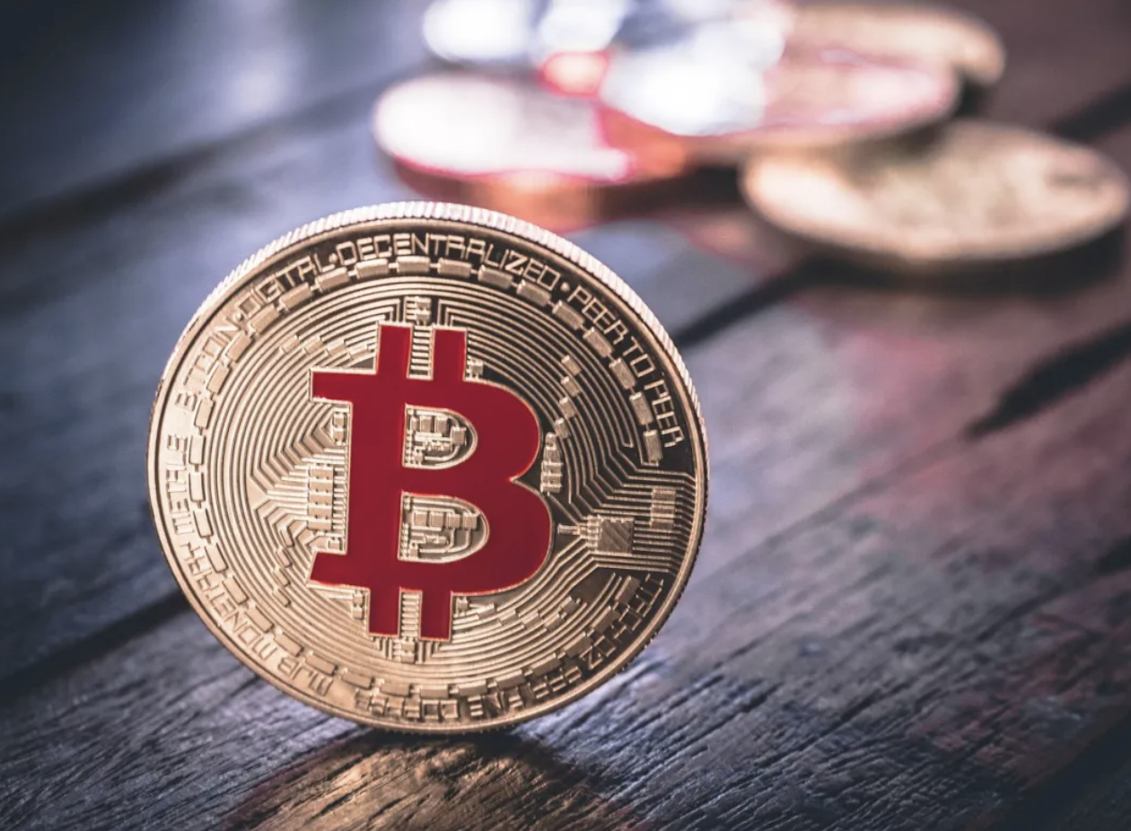 比特币暴跌至7.7万美元，28万人被“血洗”8.77亿美元